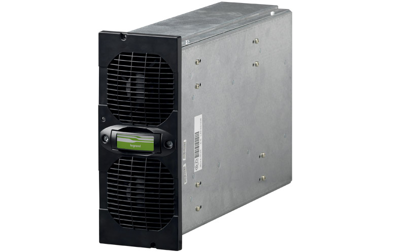 POWER MODULES
Single-phase 3,4,5 and 6.7 kVA module. Extremely compact and easy to handle, fitted with a hot-swap system.